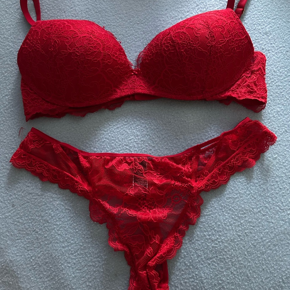 Victoria's Secret Vibrant Red Lace 36c Bra Set